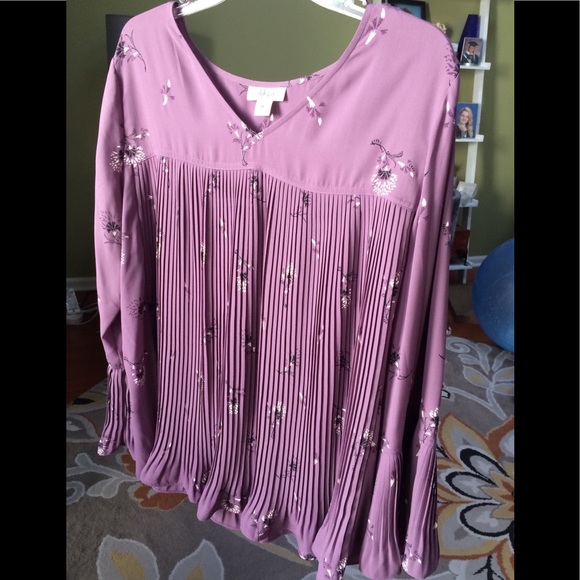 🆕 Woman’s Style&Co Pleated Blouse - Picture 5 of 7